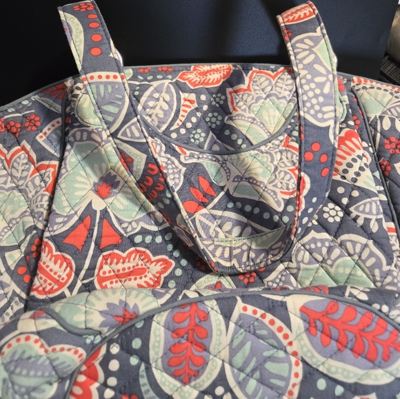 Vera Bradley Glenna Shoulder Bag in the Nomadic Floral pattern. - Picture 5 of 6